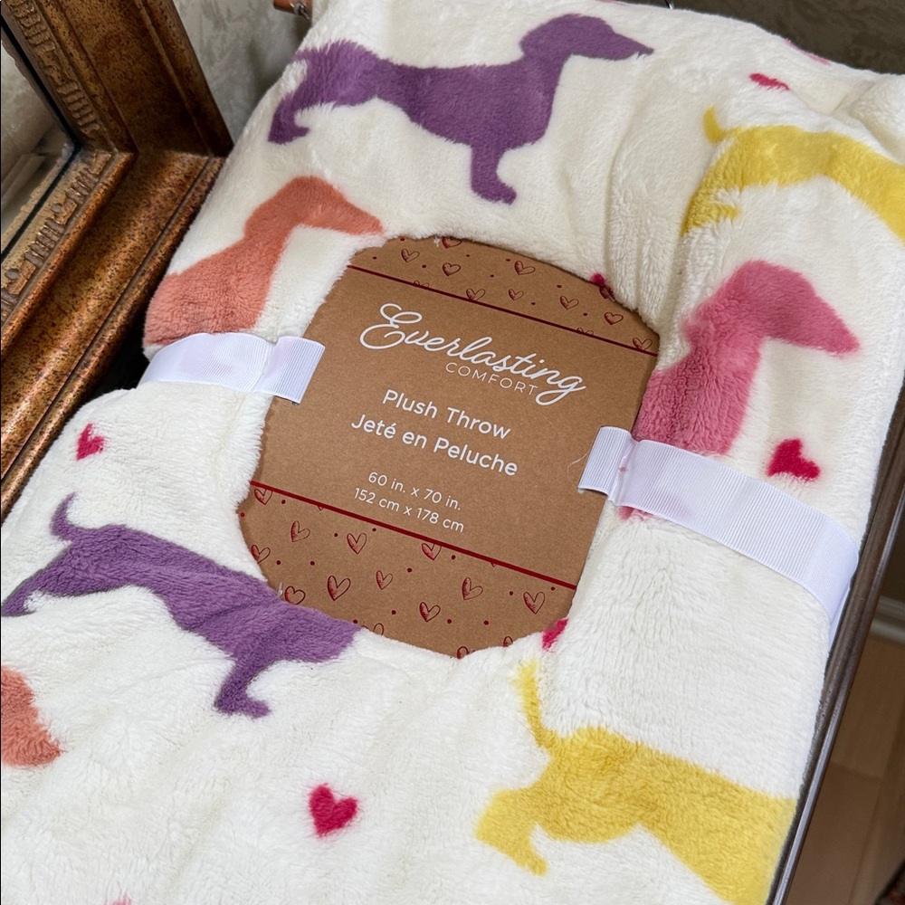 Everlasting comfort dachshund cozy print plush Throw Blanket. Size 60” x 70”.
